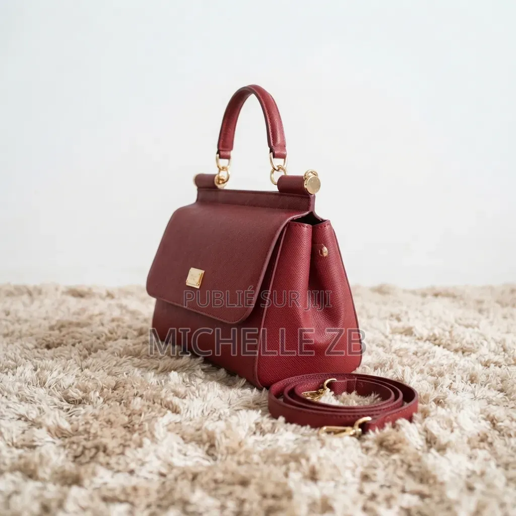 Sac À Main Chic Et Structuré – Rouge Profond – Style Élégant