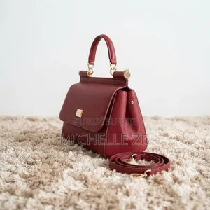 Sac À Main Chic Et Structuré – Rouge Profond – Style Élégant