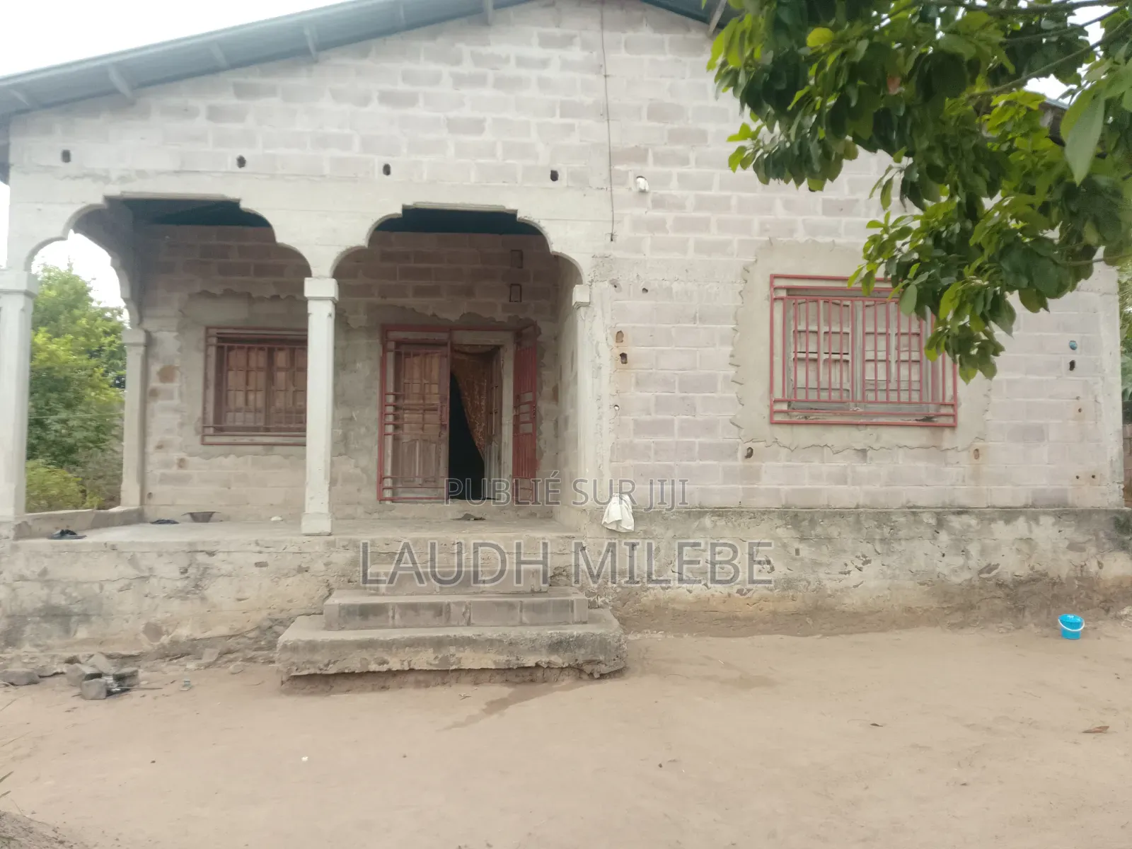 5chbre Maison dans 5 Rue Marcel, Mfilou-Ngamaba à Vendre