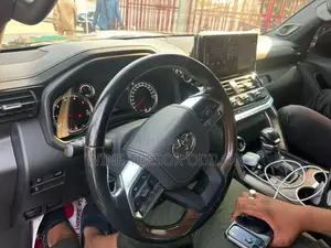 Toyota Land Cruiser LC250 2025 Noir