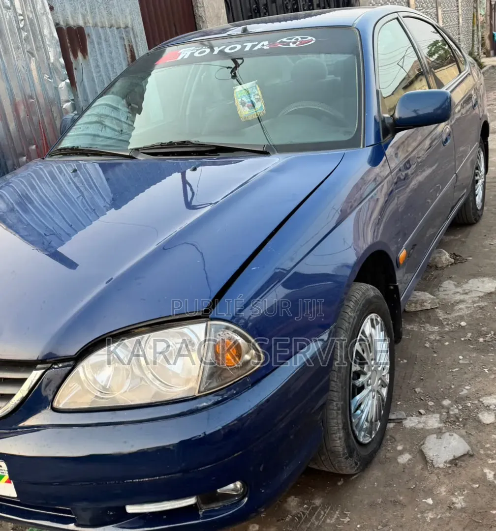 Toyota Avensis 2017 Bleu