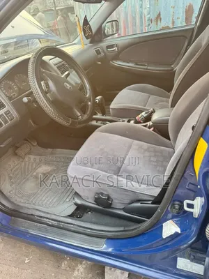 Toyota Avensis 2017 Bleu