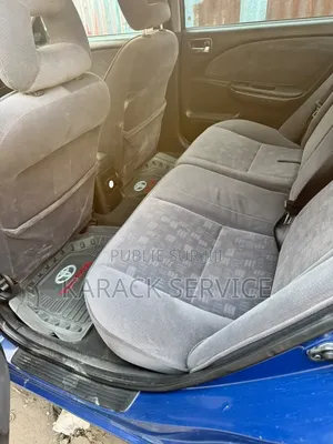 Toyota Avensis 2017 Bleu