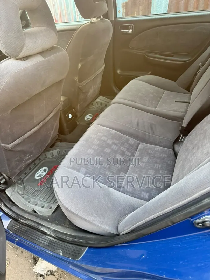 Toyota Avensis 2017 Bleu