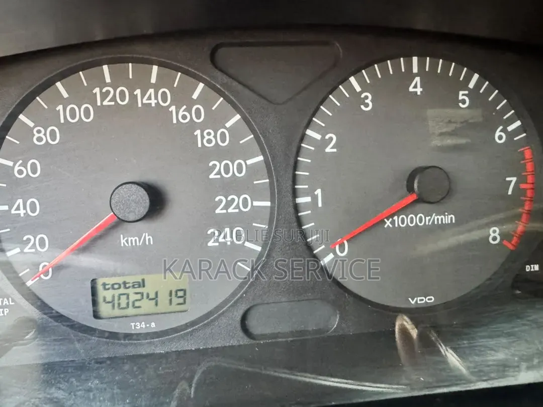 Toyota Avensis 2017 Bleu