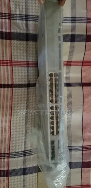 Switch Cisco 48 Ports Gigabits Neuf Sous Emballage