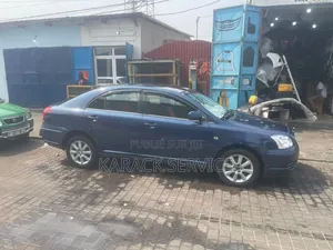 Toyota Avensis 2020 Bleu