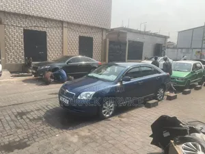 Toyota Avensis 2020 Bleu
