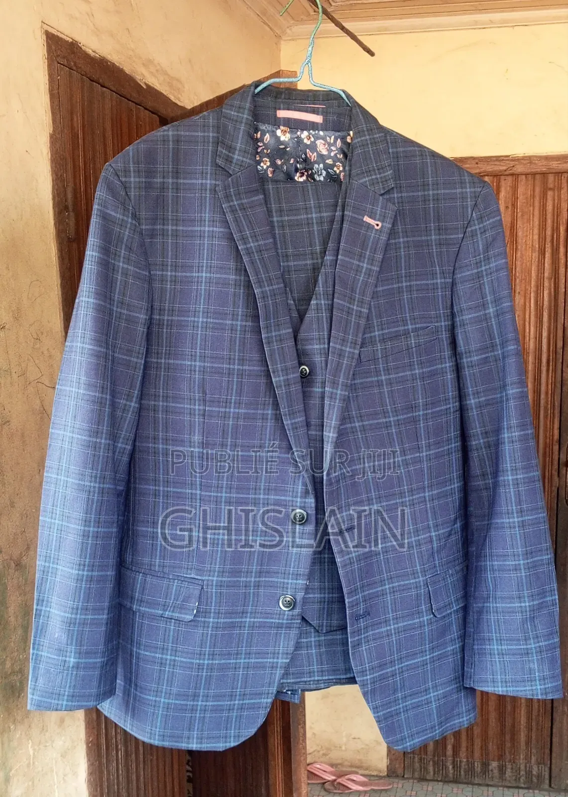 Veste À Trois Pièces À Vendre Bon Prix