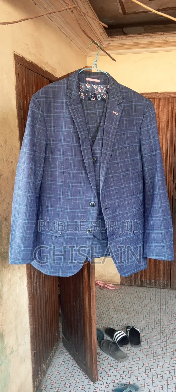 Veste À Trois Pièces À Vendre Bon Prix