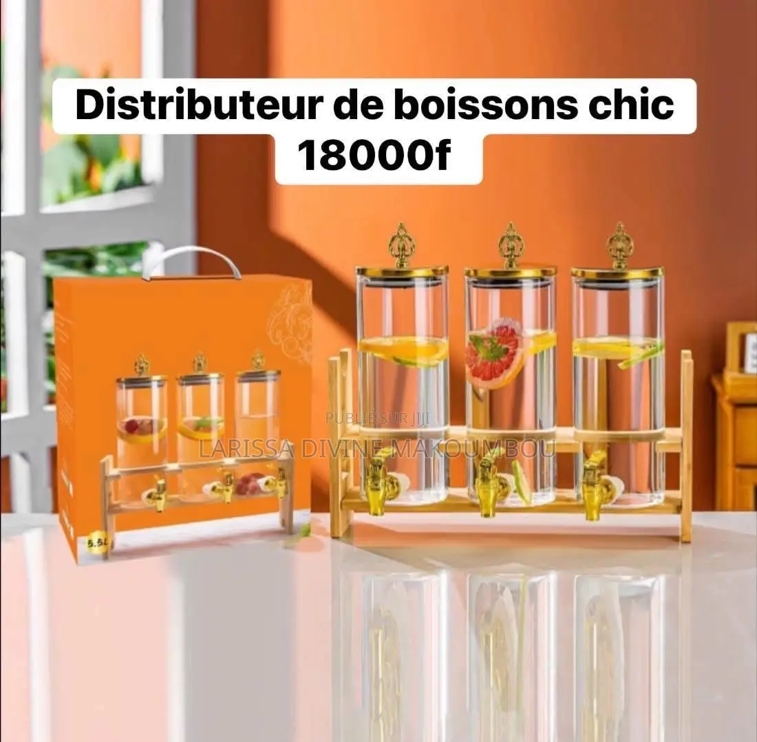 Ensemble De Verre Et Carafe