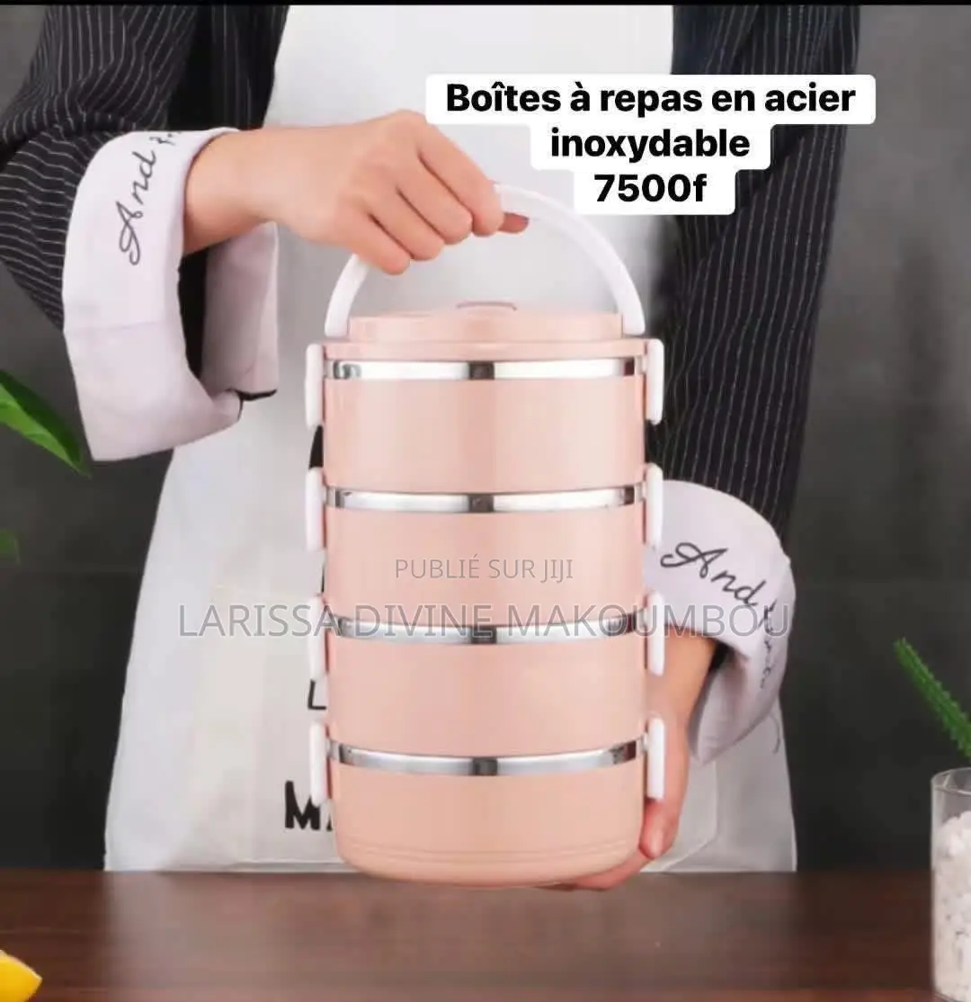 Ensemble De Verre Et Carafe