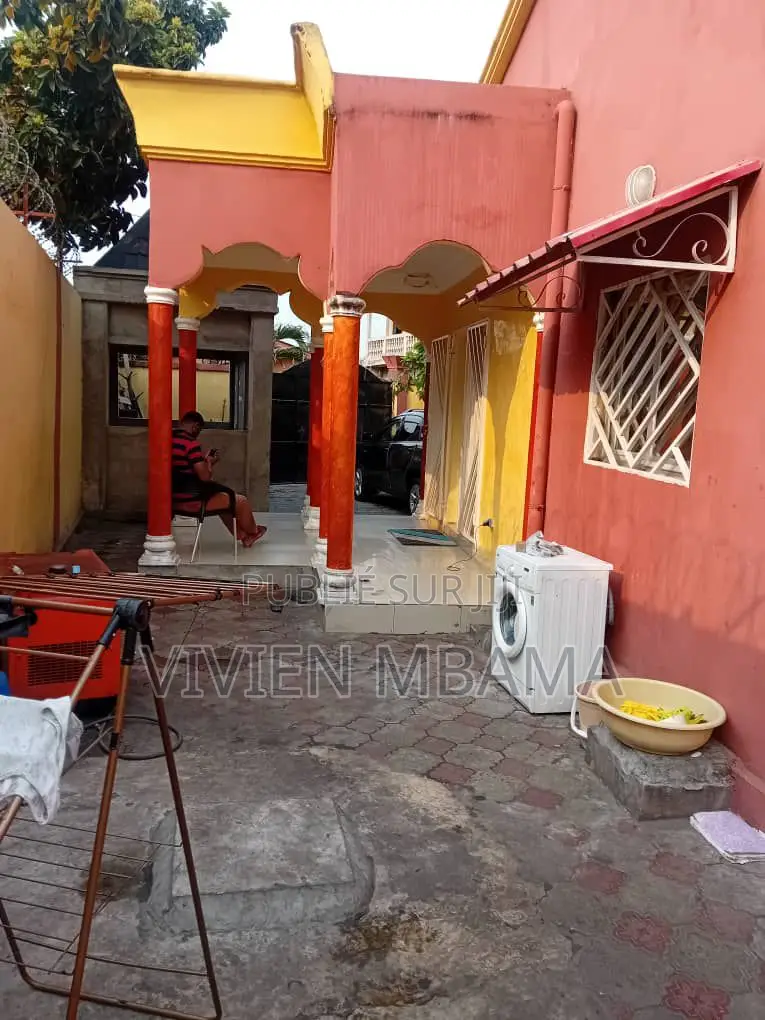 3chbre Villa dans Djiri à Louer