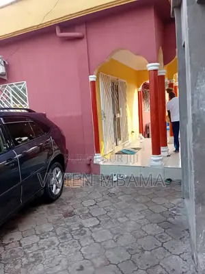 3chbre Villa dans Djiri à Louer