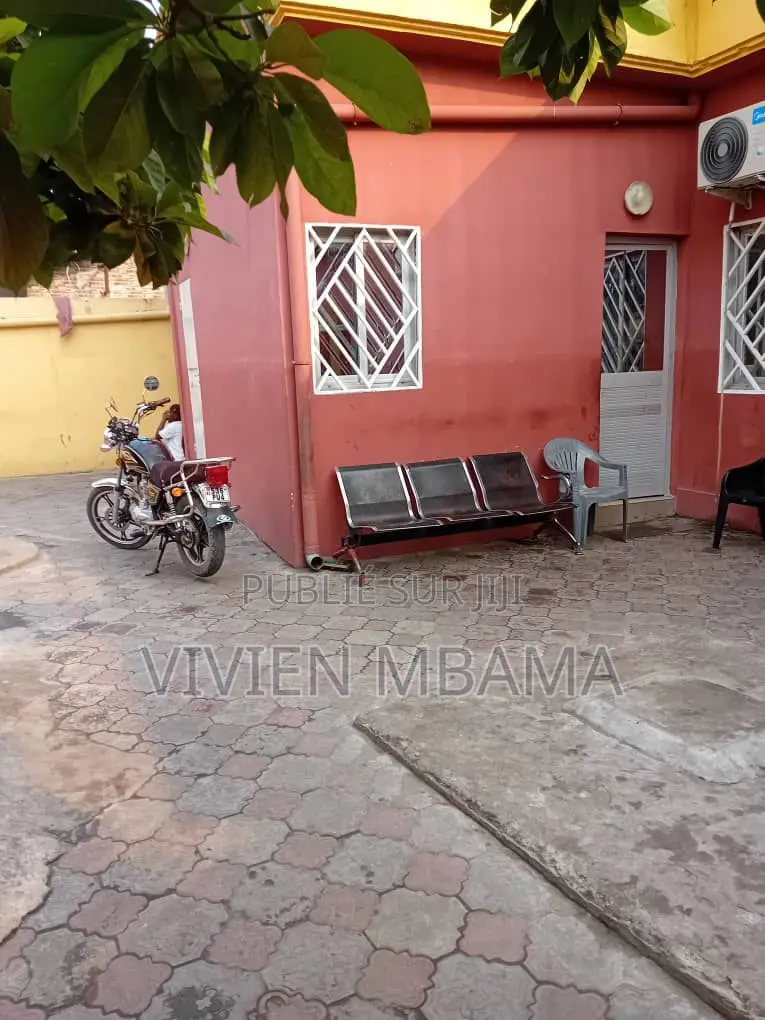 3chbre Villa dans Djiri à Louer