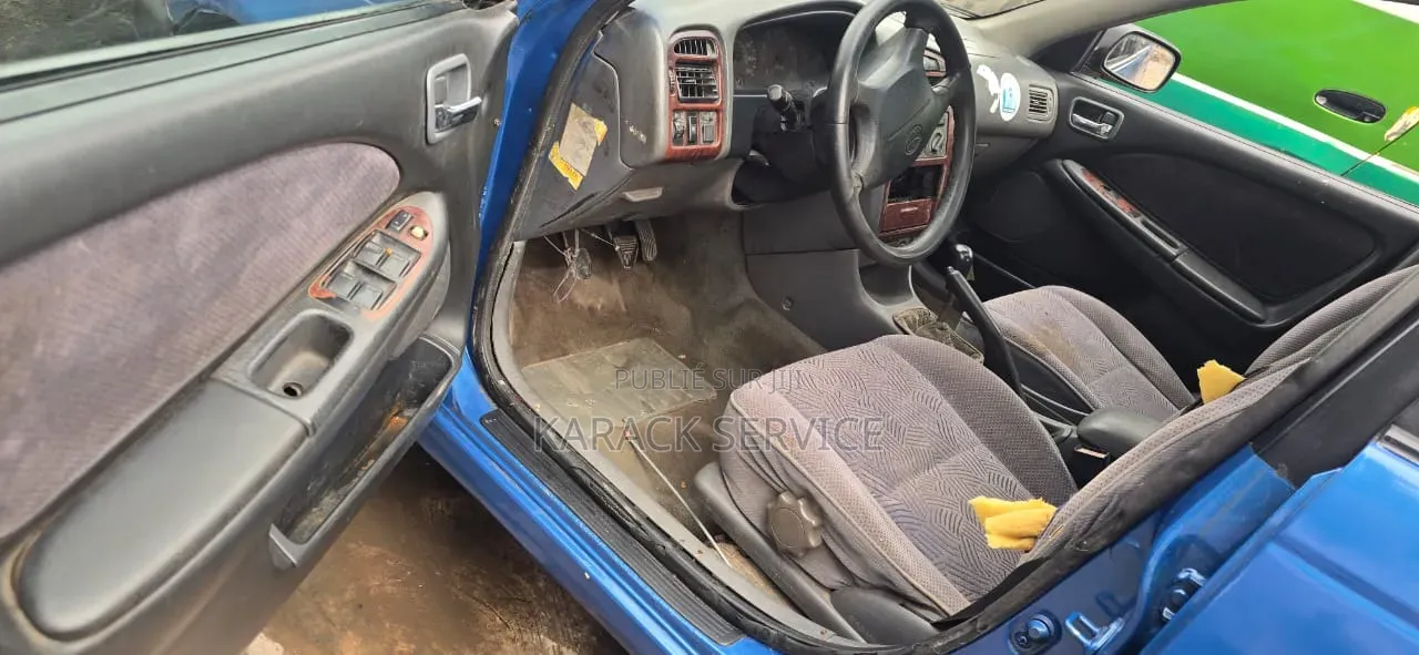 Toyota Avensis 2019 Bleu