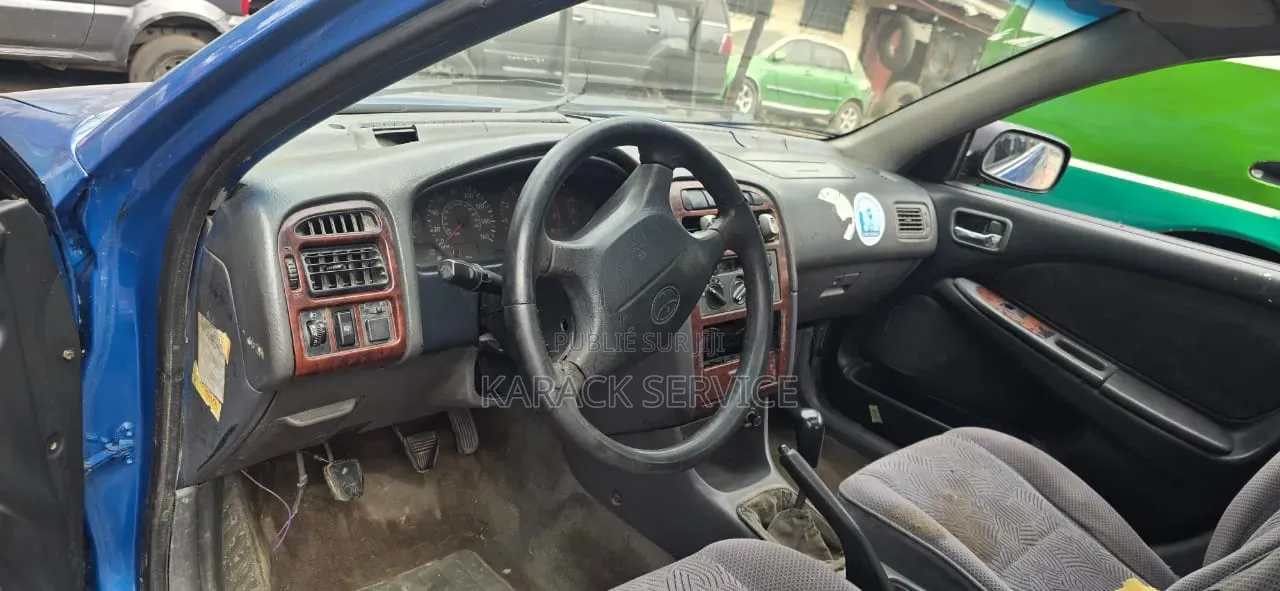 Toyota Avensis 2019 Bleu