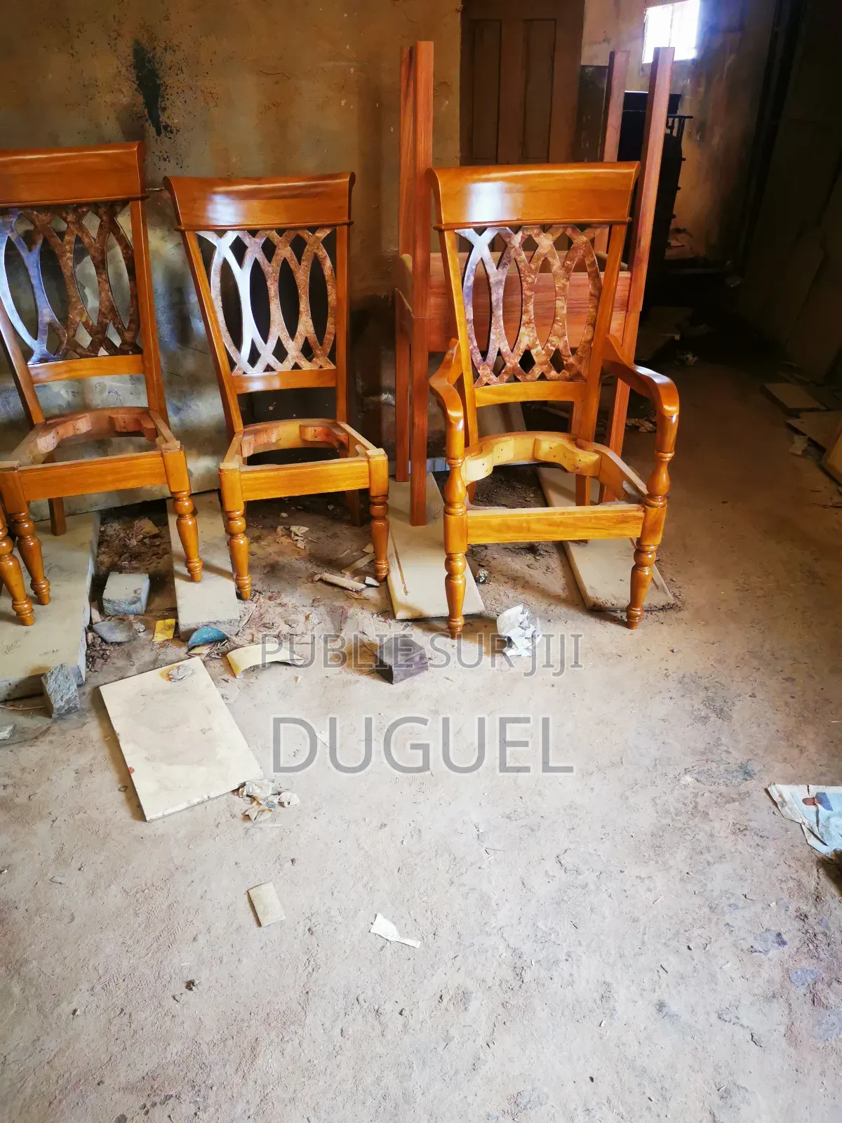 Meubles: Lits, Étagères, Placards, Dressings, Chaises, Armoires 
