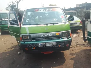 Toyota HiAce 2021 Vert