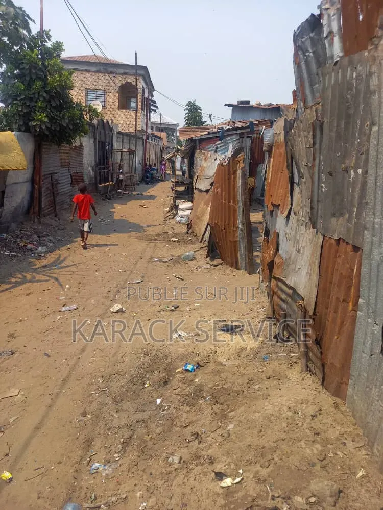 Parcelle Entière À Vendre À Moukondo Vers l'École Primaire