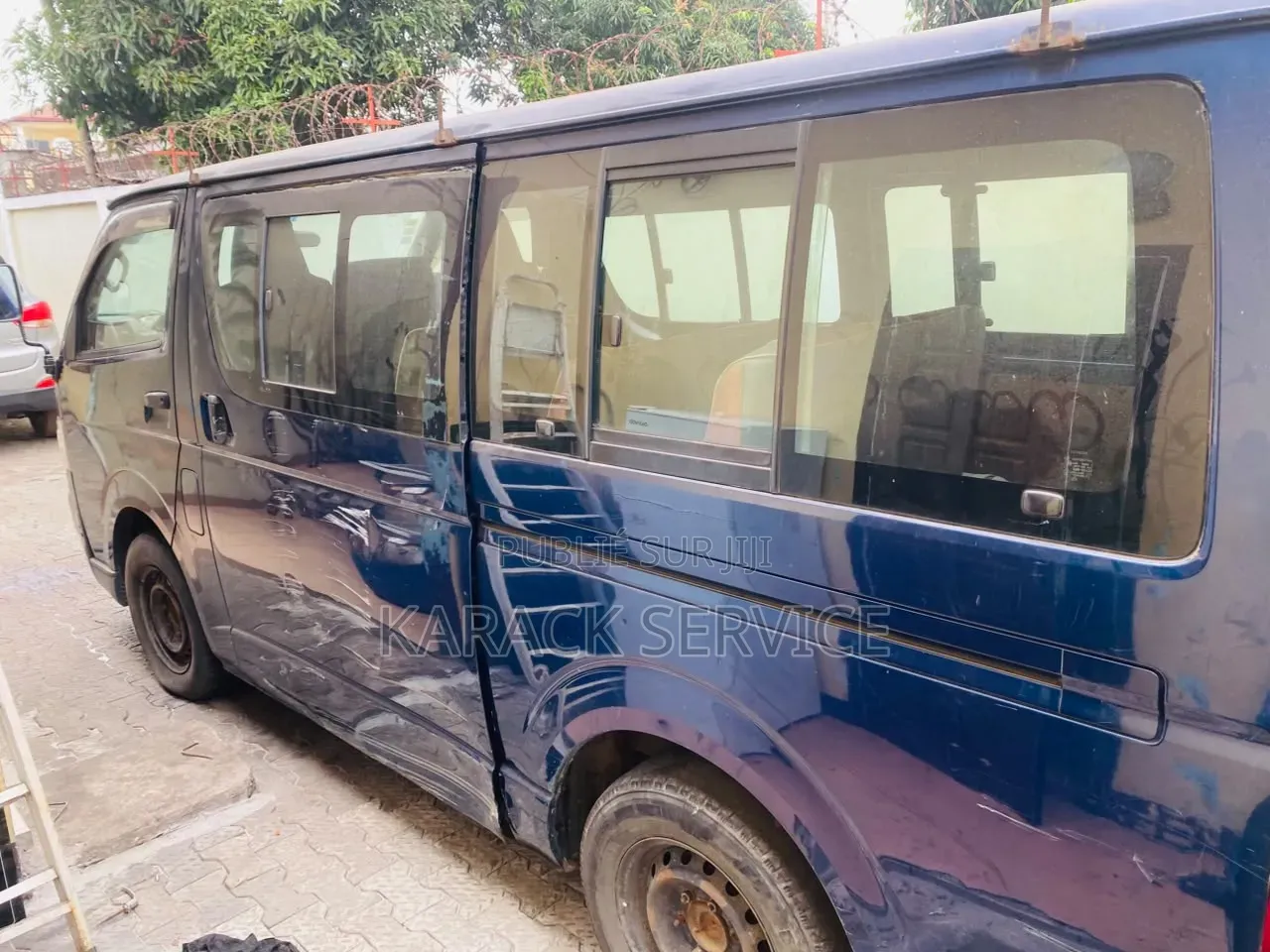 Toyota HiAce 2023 Bleu
