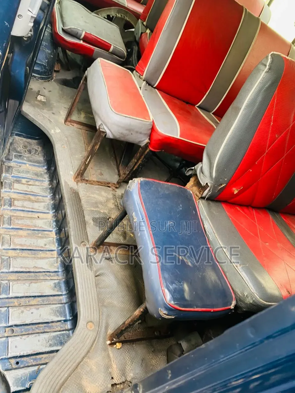 Toyota HiAce 2023 Bleu