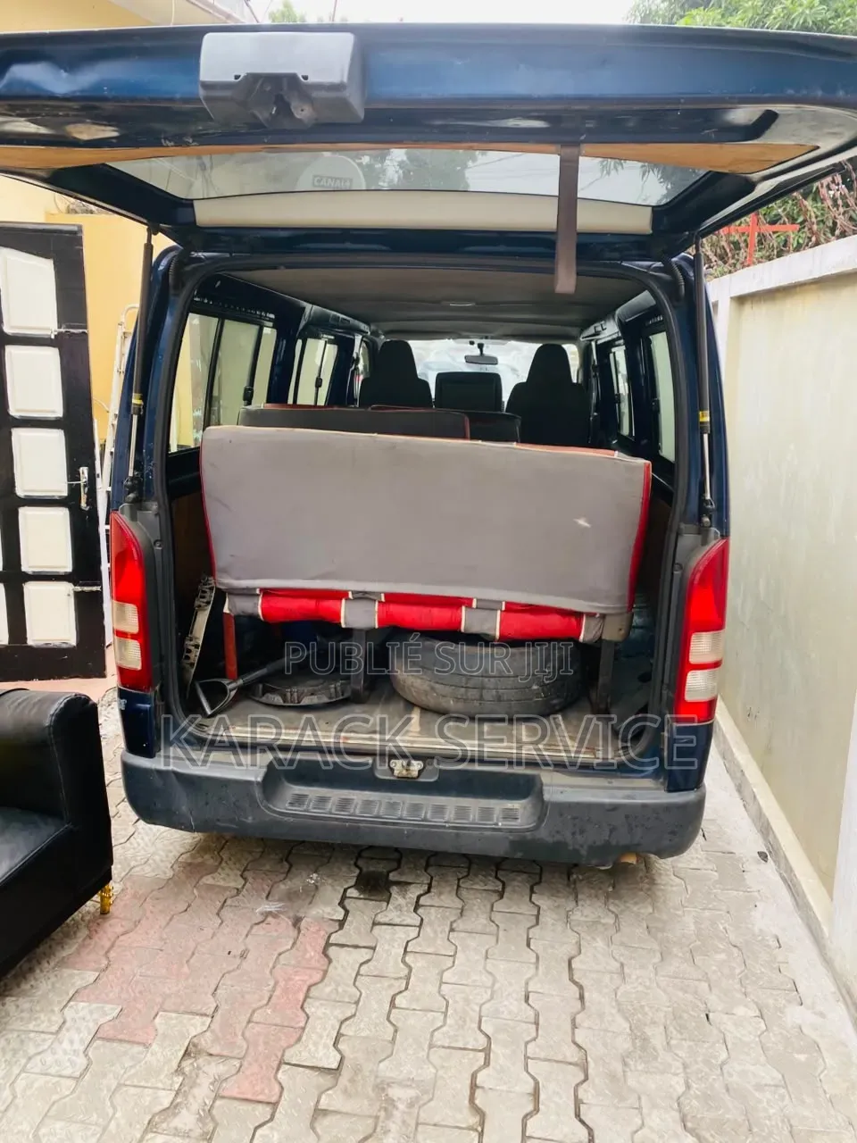 Toyota HiAce 2023 Bleu