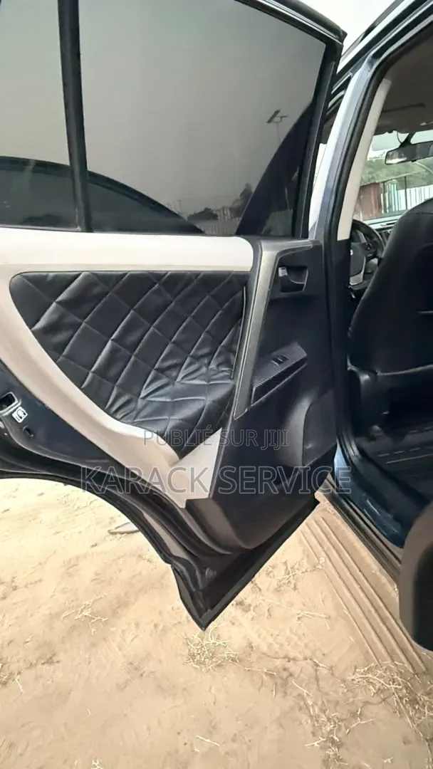Toyota RAV4 2015 Noir