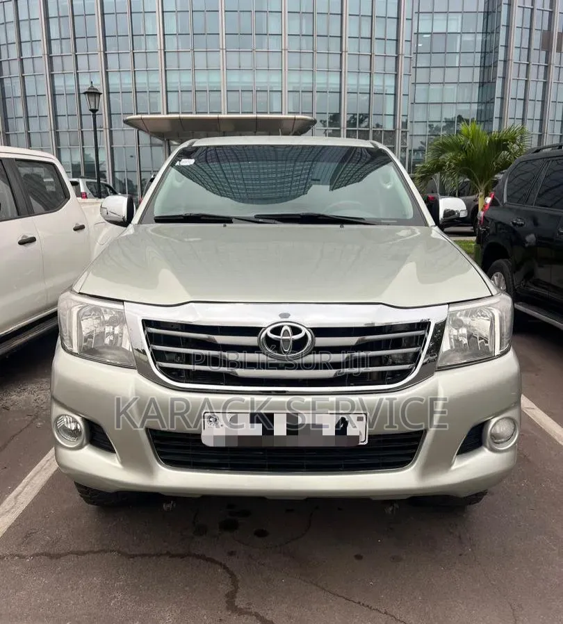 Toyota Hilux 2014 Gris