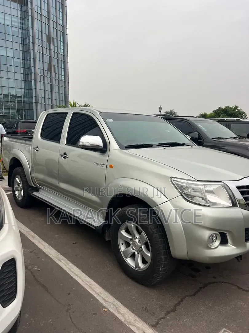 Toyota Hilux 2014 Gris