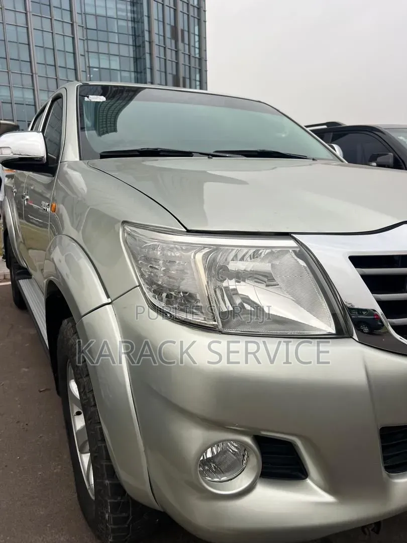 Toyota Hilux 2014 Gris
