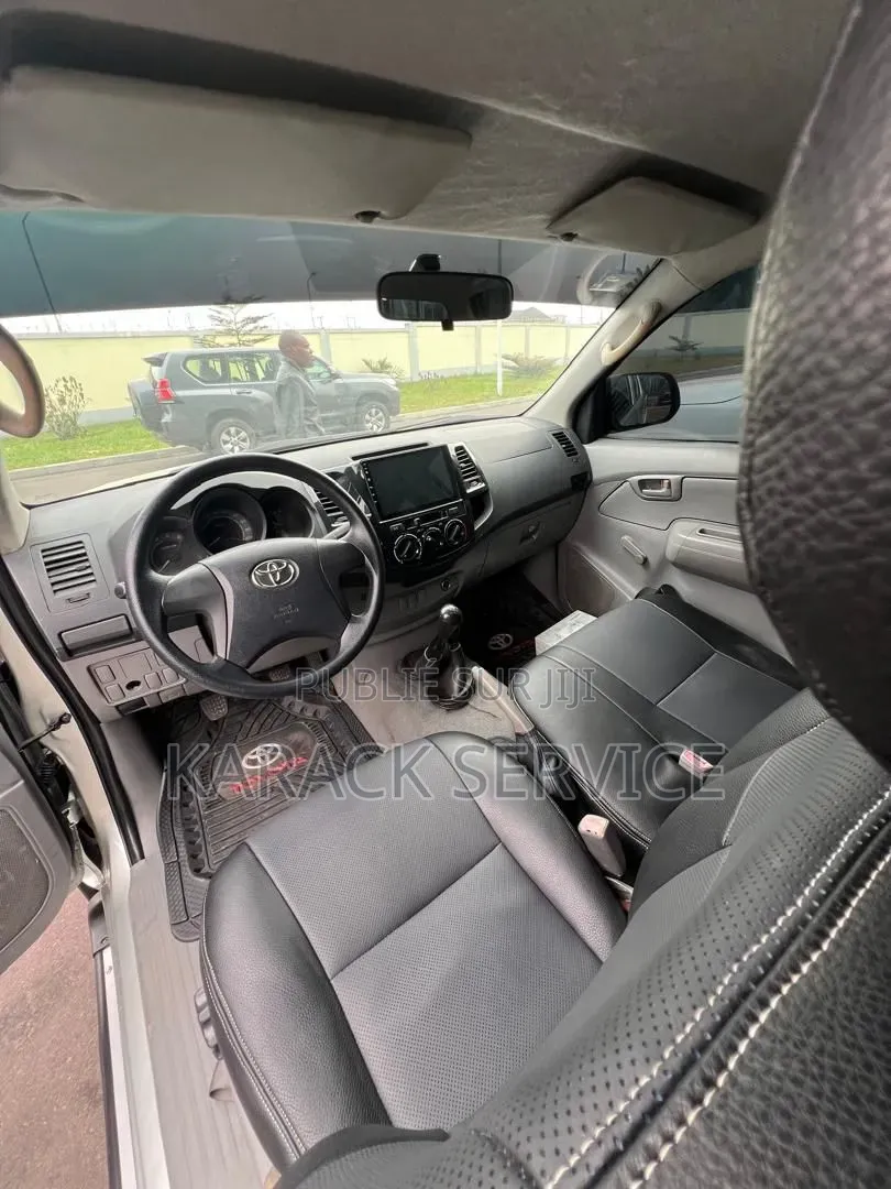 Toyota Hilux 2014 Gris