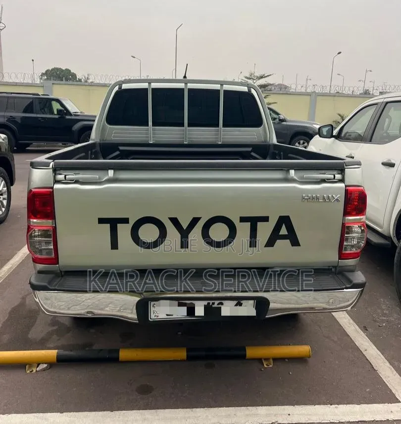 Toyota Hilux 2014 Gris