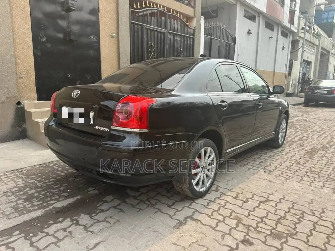 Toyota Avensis 2019 Noir