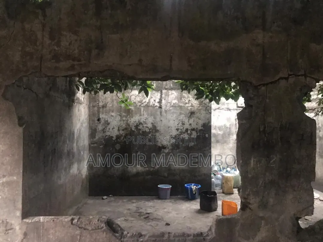 Parcelle a Vendre 400m2, Quatier Cité Des 17 / Moukondo