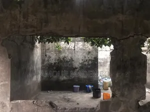 Parcelle a Vendre 400m2, Quatier Cité Des 17 / Moukondo