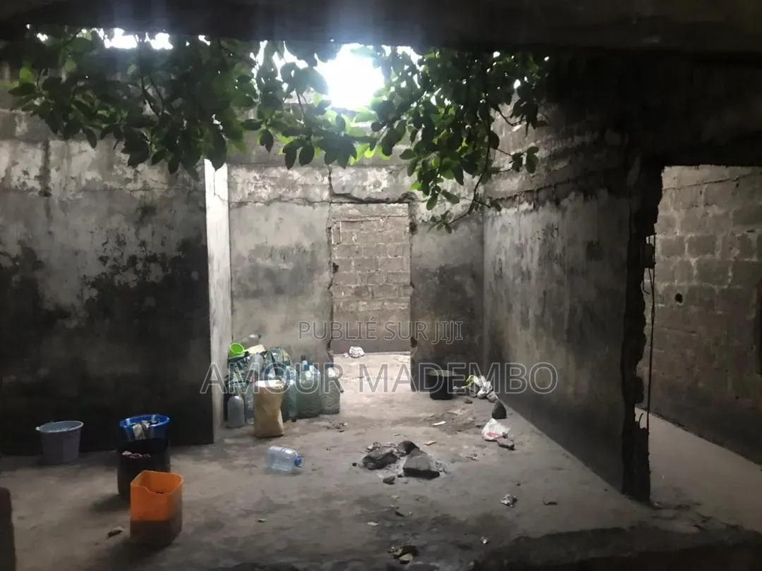 Parcelle a Vendre 400m2, Quatier Cité Des 17 / Moukondo