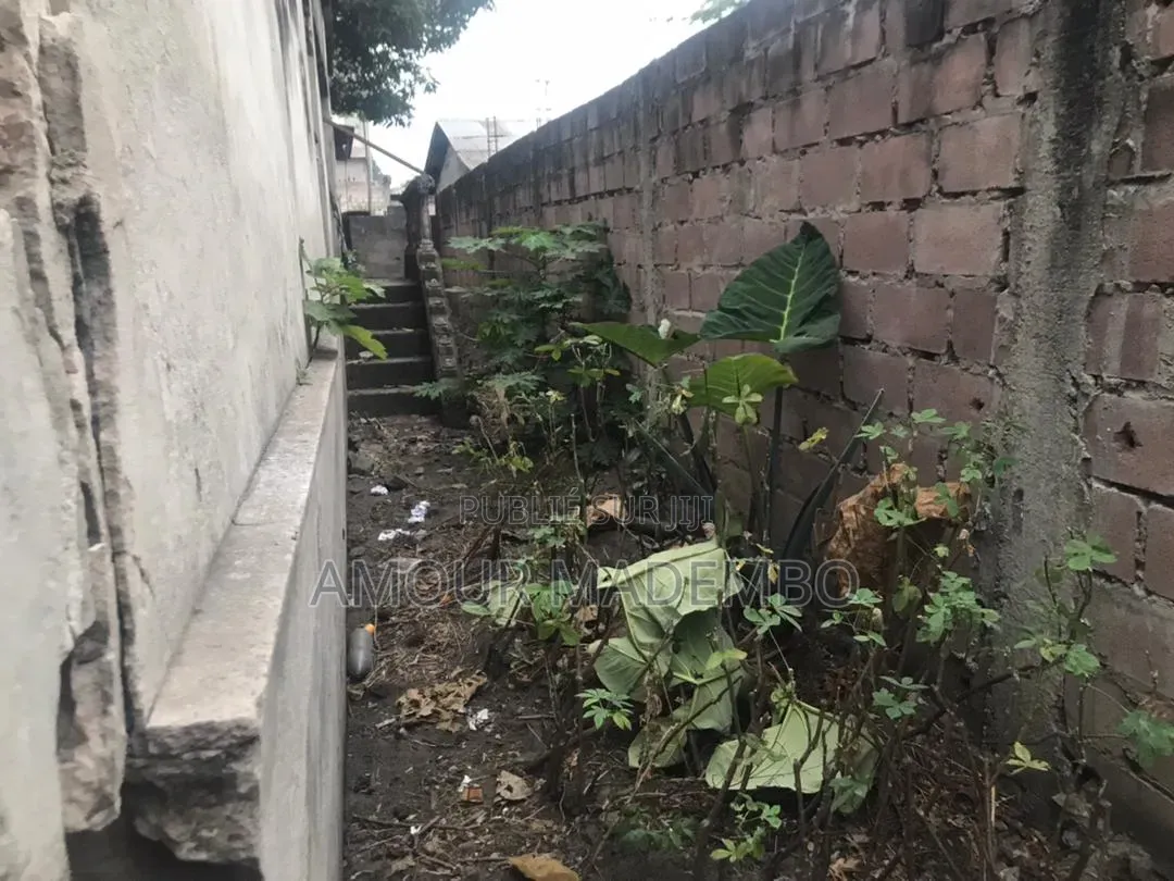 Parcelle a Vendre 400m2, Quatier Cité Des 17 / Moukondo