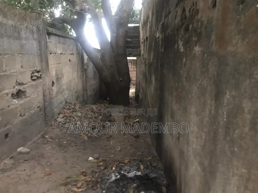 Parcelle a Vendre 400m2, Quatier Cité Des 17 / Moukondo