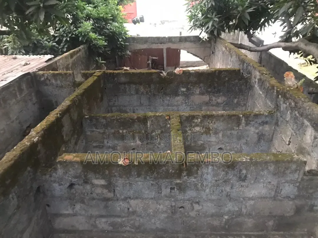 Parcelle a Vendre 400m2, Quatier Cité Des 17 / Moukondo