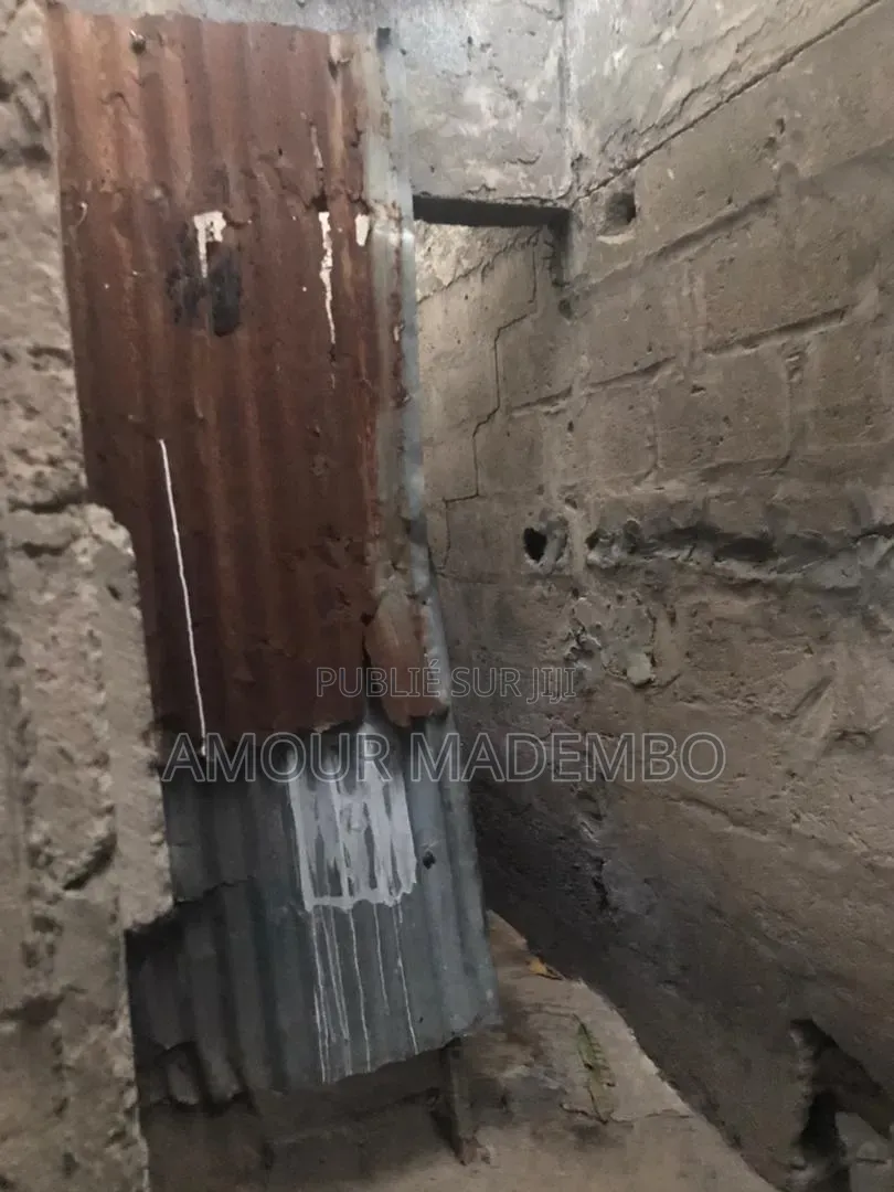 Parcelle a Vendre 400m2, Quatier Cité Des 17 / Moukondo