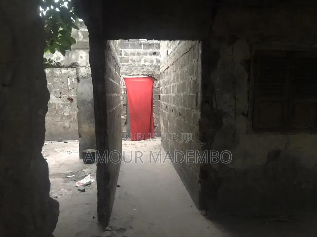 Parcelle a Vendre 400m2, Quatier Cité Des 17 / Moukondo
