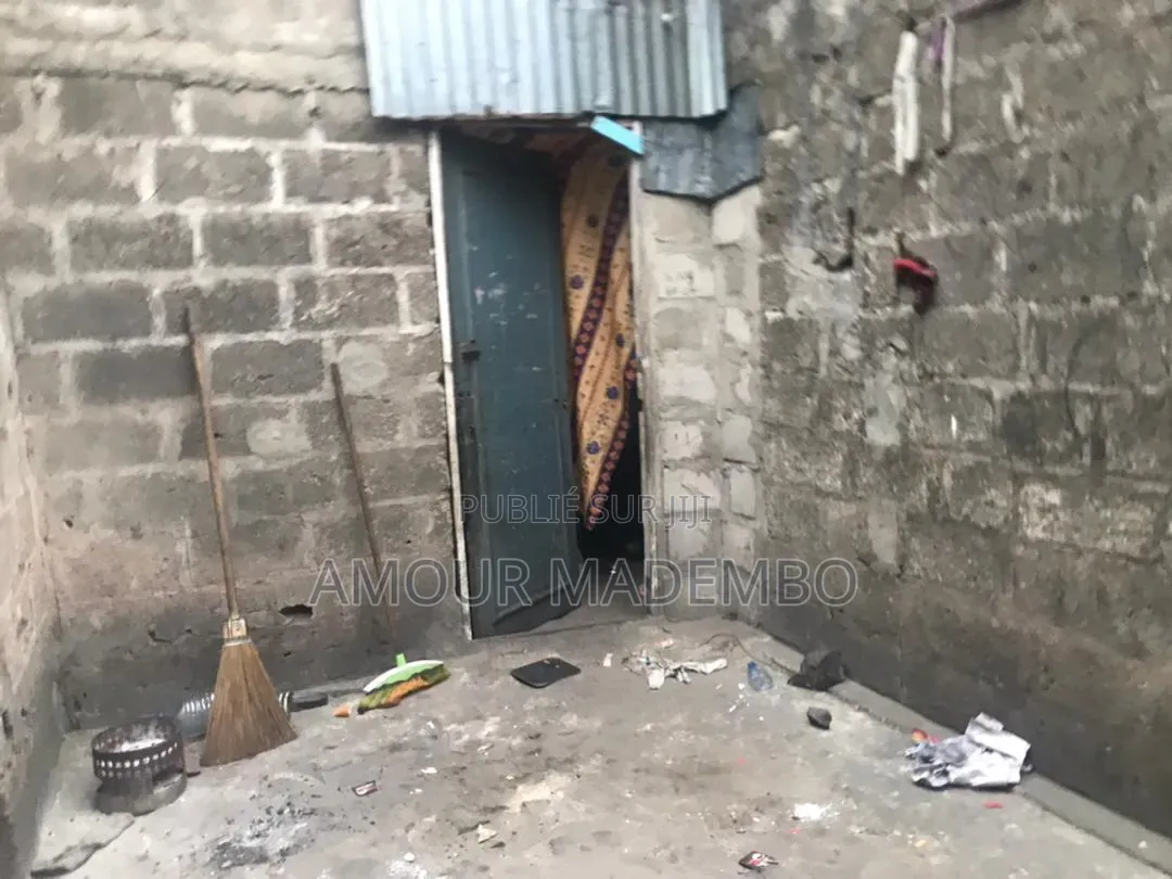 Parcelle a Vendre 400m2, Quatier Cité Des 17 / Moukondo