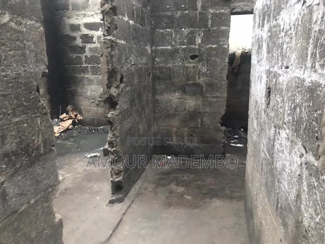 Parcelle a Vendre 400m2, Quatier Cité Des 17 / Moukondo