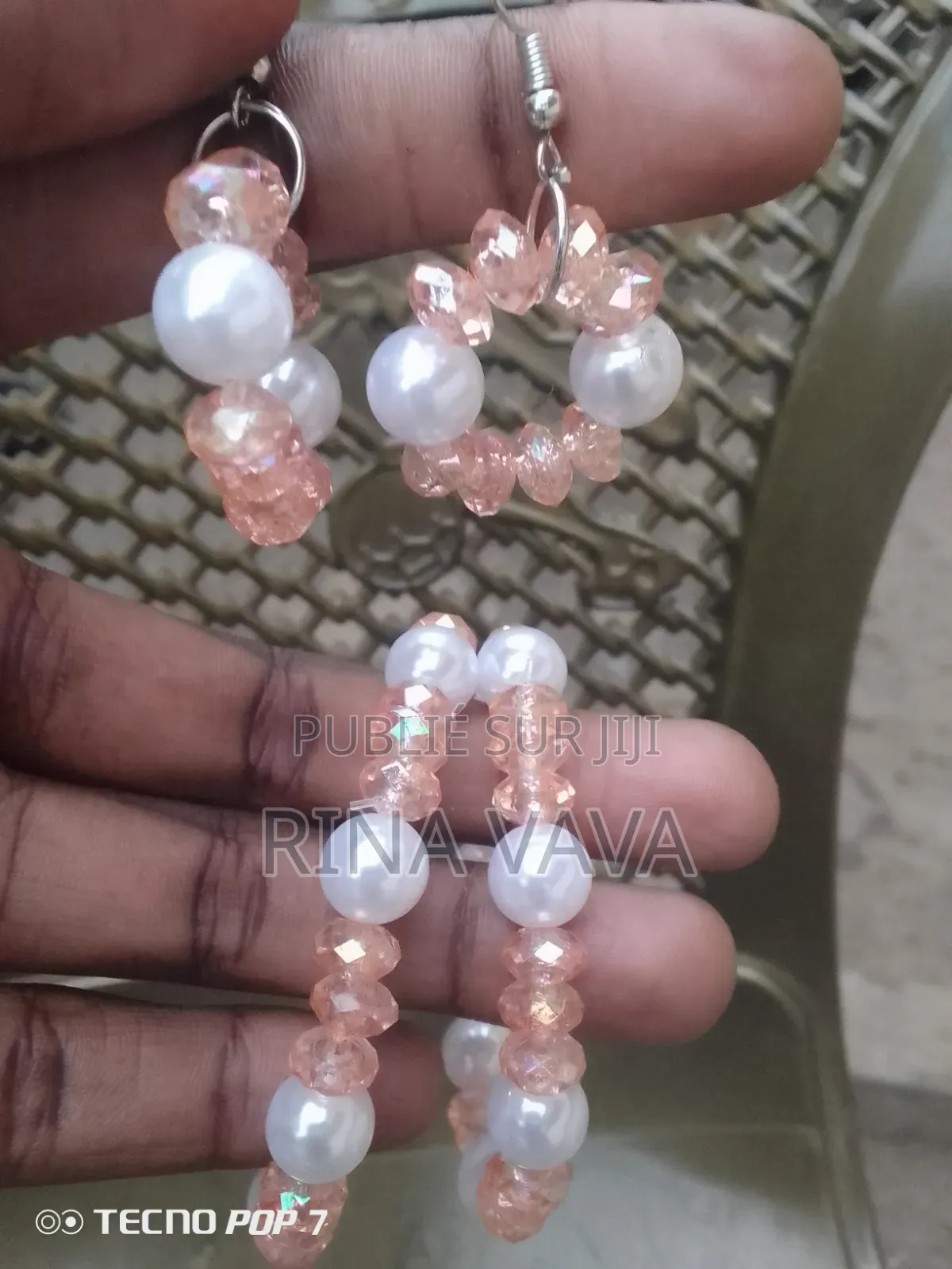 La Vente Des Bracelets Et Boucles d'Oreilles