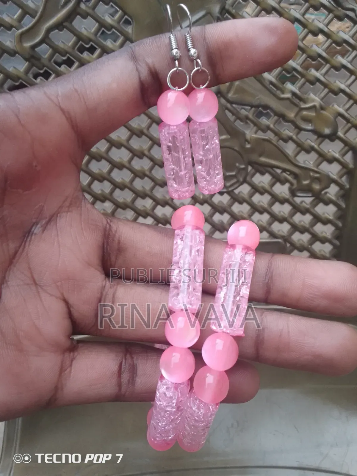 La Vente Des Bracelets Et Boucles d'Oreilles
