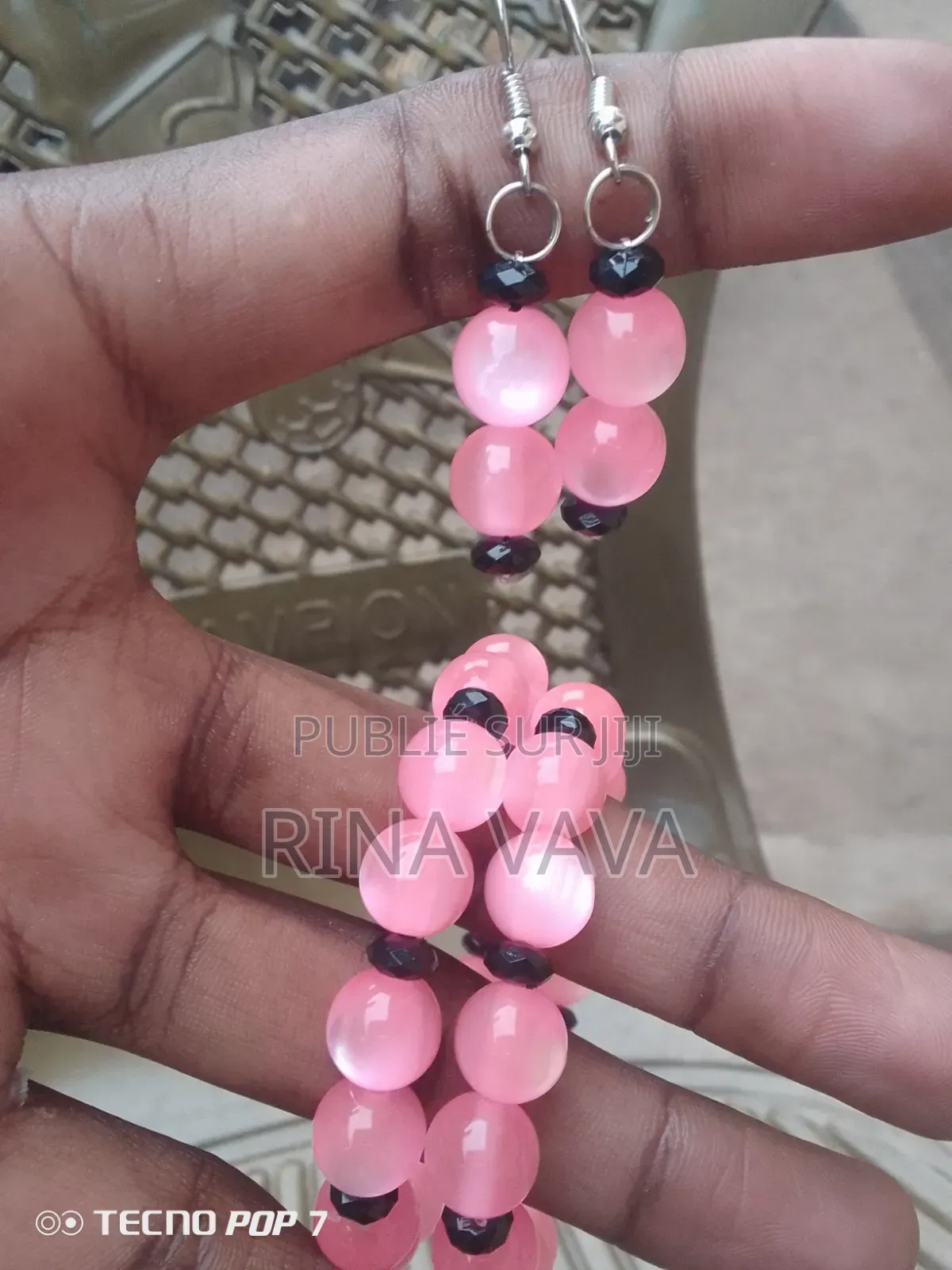 La Vente Des Bracelets Et Boucles d'Oreilles