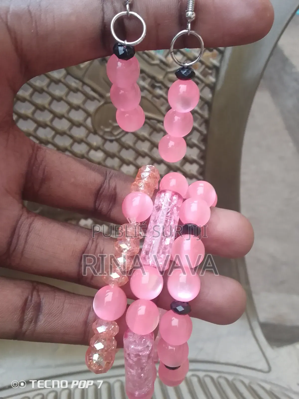 La Vente Des Bracelets Et Boucles d'Oreilles