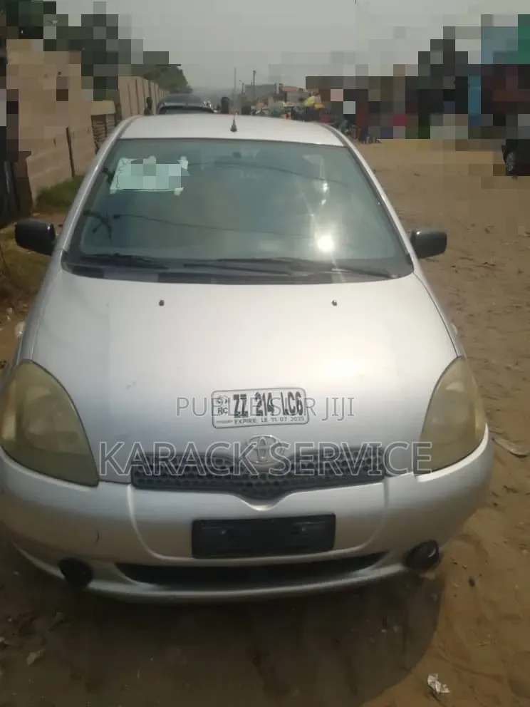 Toyota Yaris 2017 Gris