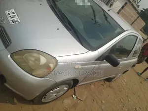 Toyota Yaris 2017 Gris